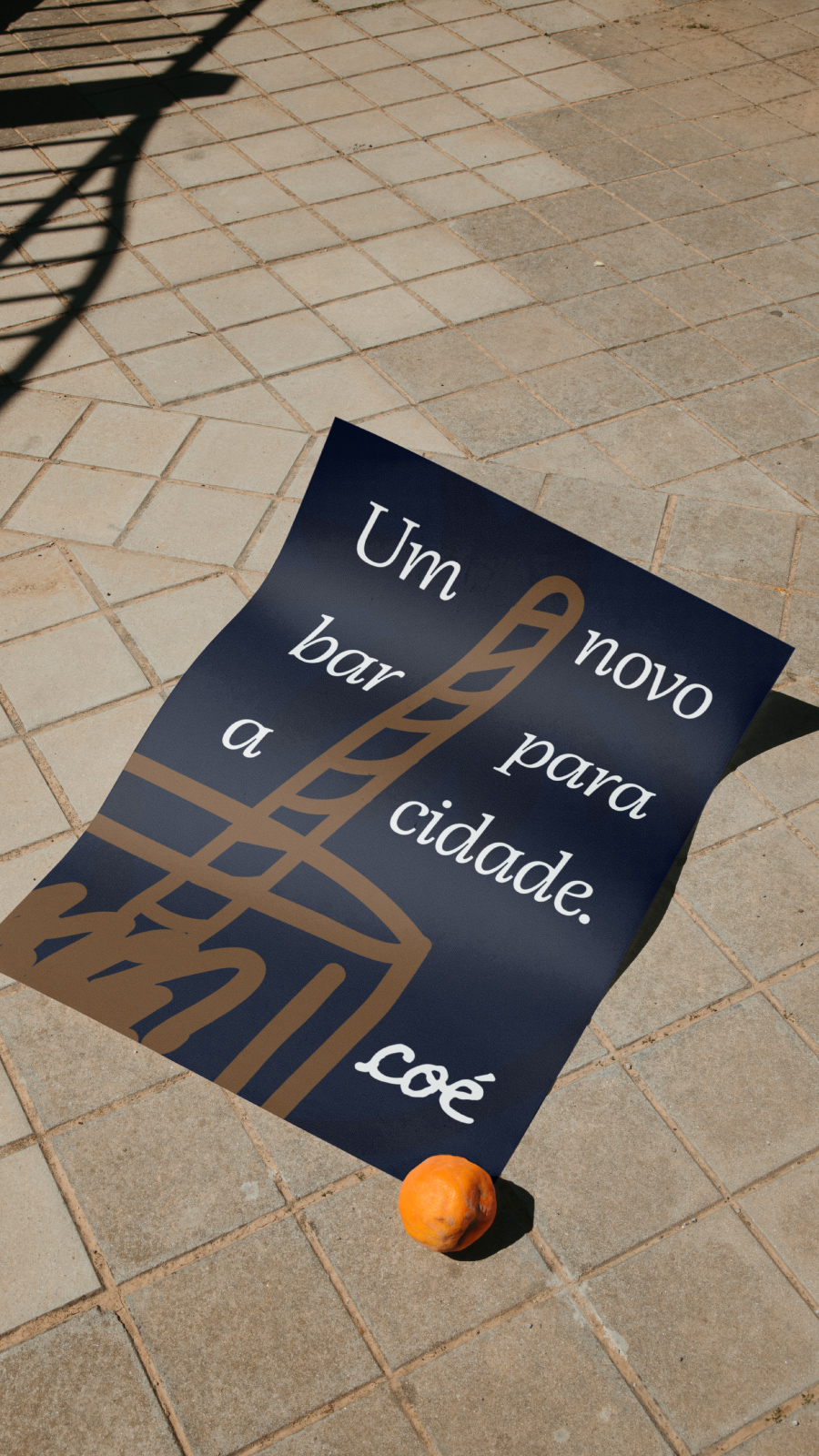 Livro e copo com bebida