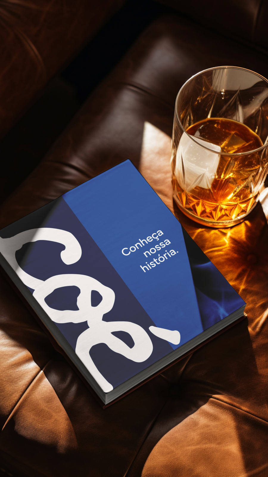 Livro e copo com bebida